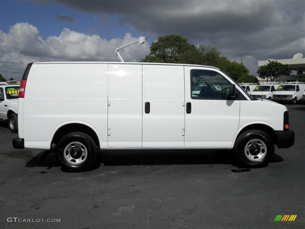 Summit White Chevrolet Express