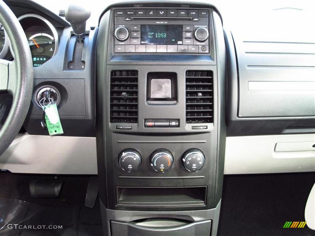 2008 Dodge Grand Caravan SE Controls Photo #61846275