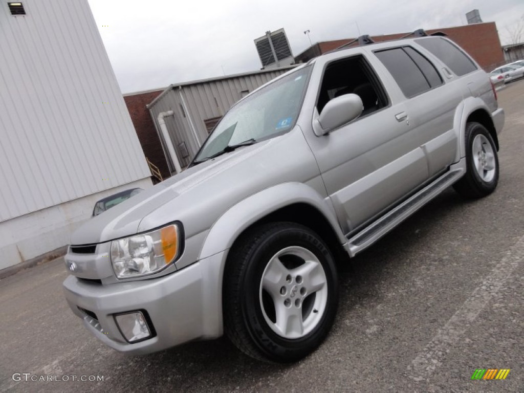 2002 QX4 4x4 - Brilliant Silver Metallic / Graphite photo #2