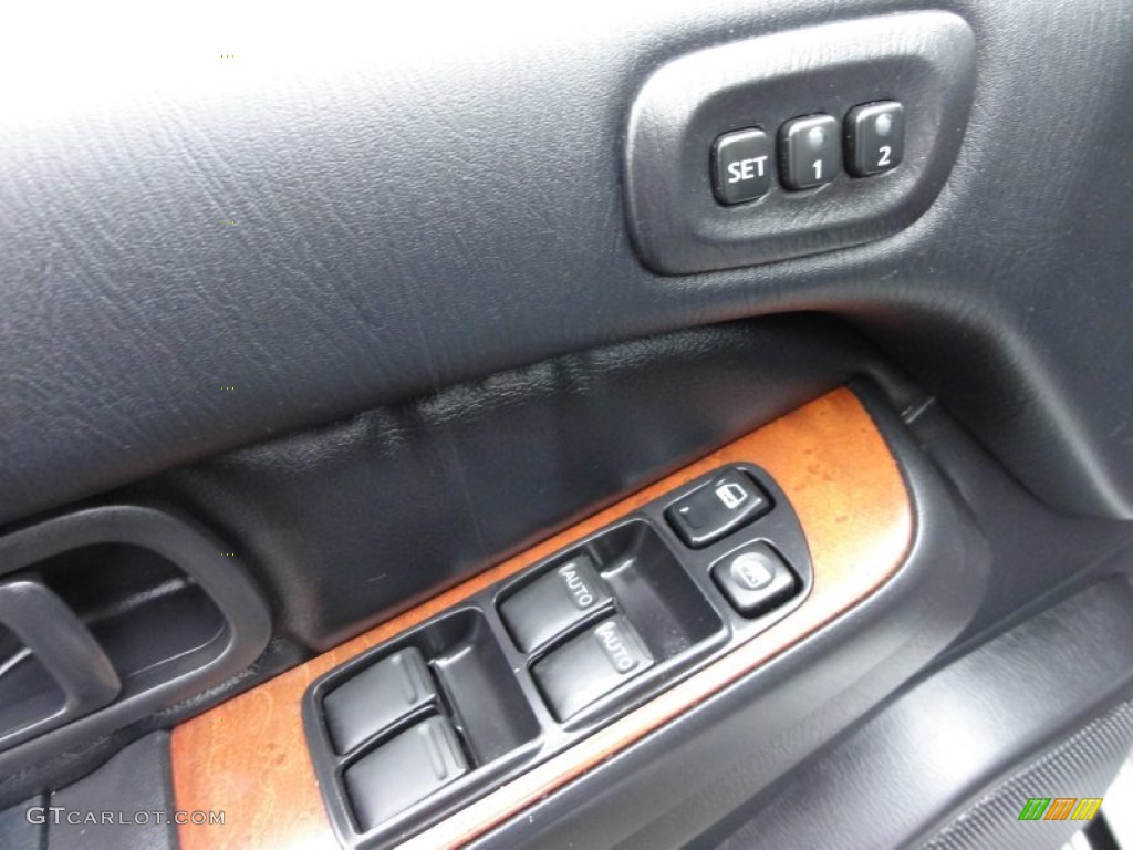 2002 QX4 4x4 - Brilliant Silver Metallic / Graphite photo #15