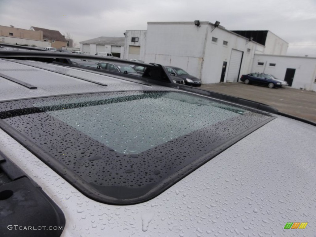 2002 QX4 4x4 - Brilliant Silver Metallic / Graphite photo #23