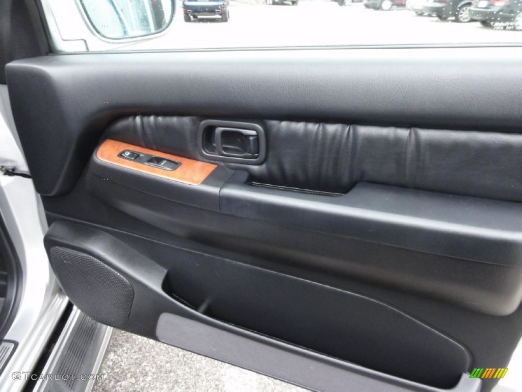 2002 QX4 4x4 - Brilliant Silver Metallic / Graphite photo #24