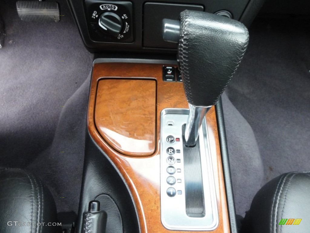 2002 QX4 4x4 - Brilliant Silver Metallic / Graphite photo #43