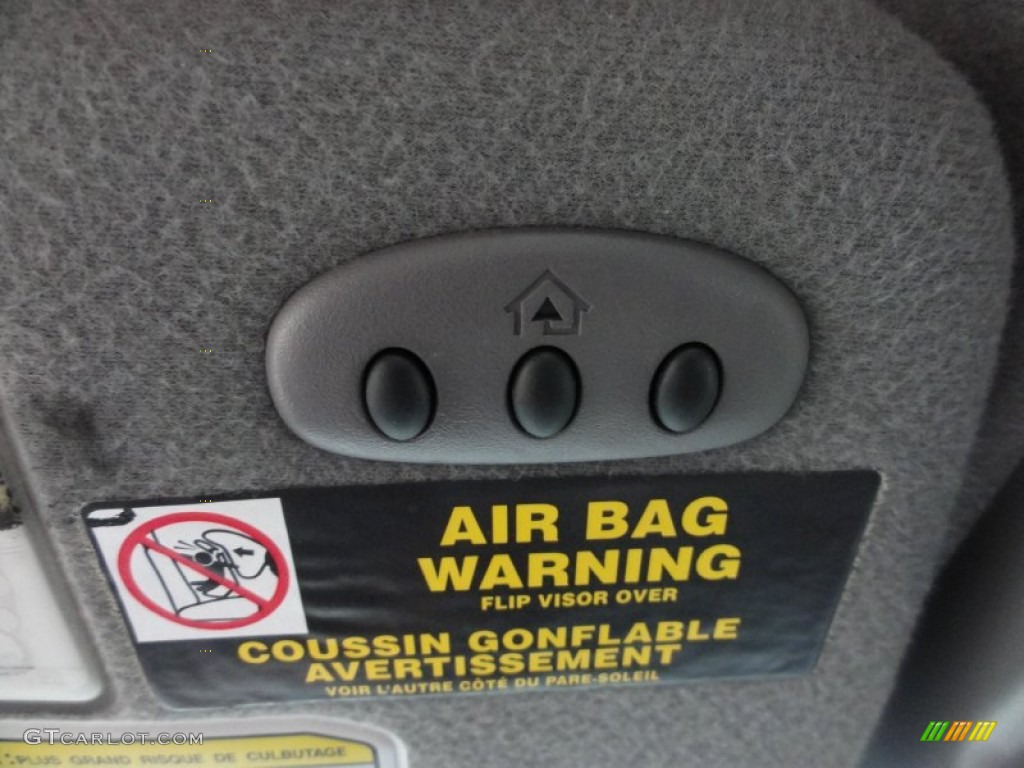 2002 QX4 4x4 - Brilliant Silver Metallic / Graphite photo #46