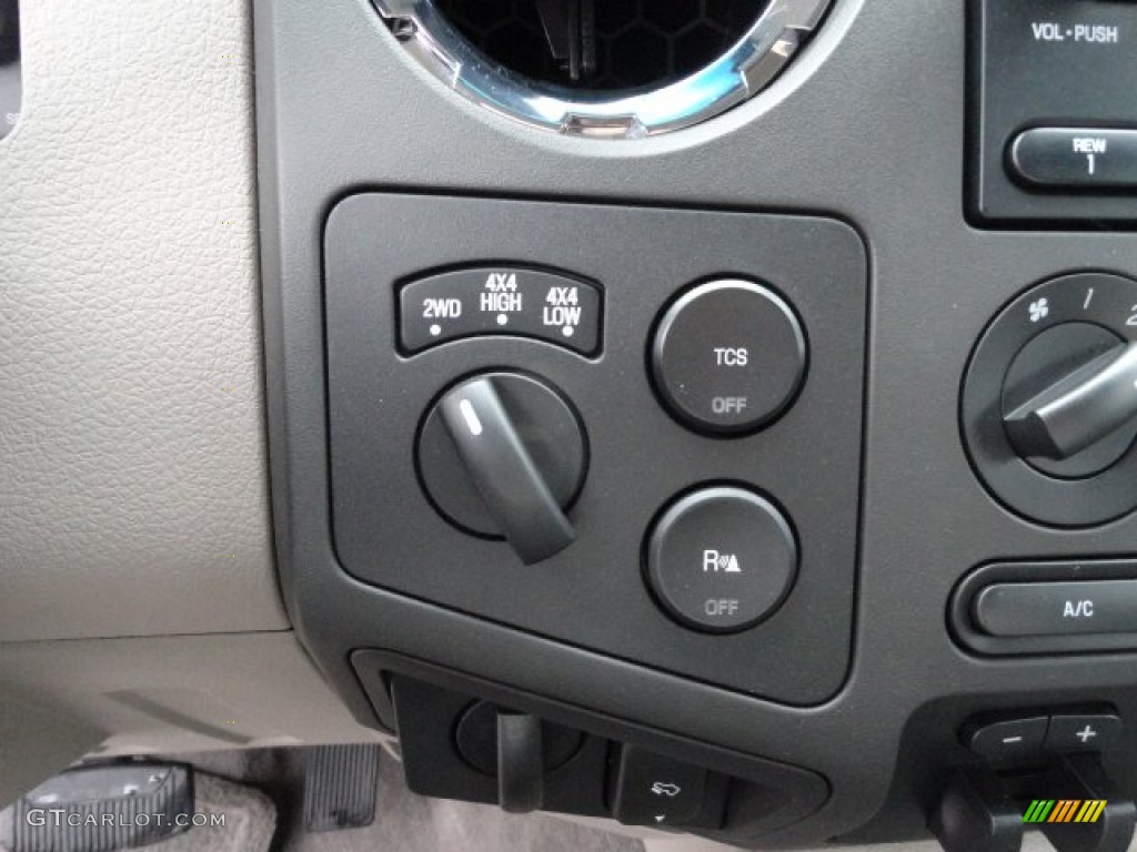 2009 Ford F350 Super Duty XLT SuperCab 4x4 Controls Photo #61854443