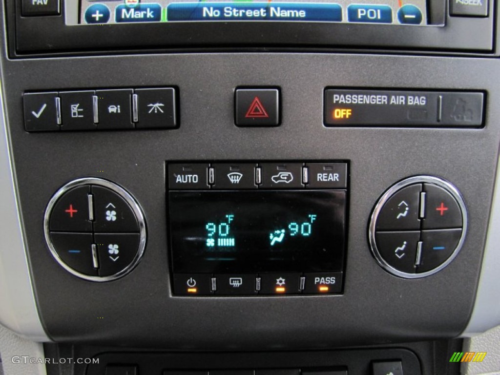 2011 Traverse LT AWD - Black Granite Metallic / Dark Gray/Light Gray photo #20