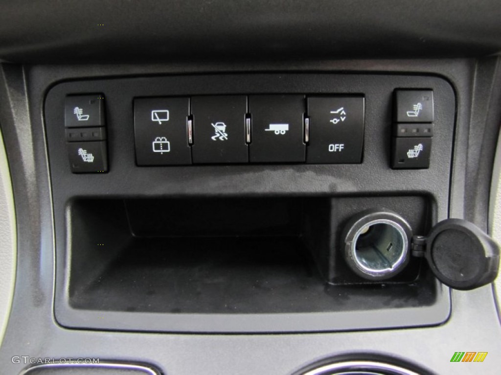 2011 Traverse LT AWD - Black Granite Metallic / Dark Gray/Light Gray photo #21