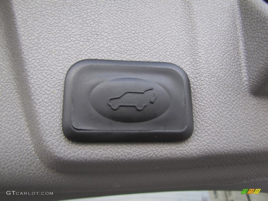 2011 Traverse LT AWD - Black Granite Metallic / Dark Gray/Light Gray photo #32