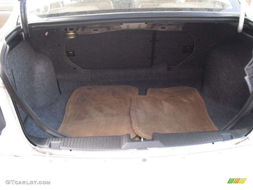2000 Saturn L Series LS1 Sedan Trunk Photo #61859322