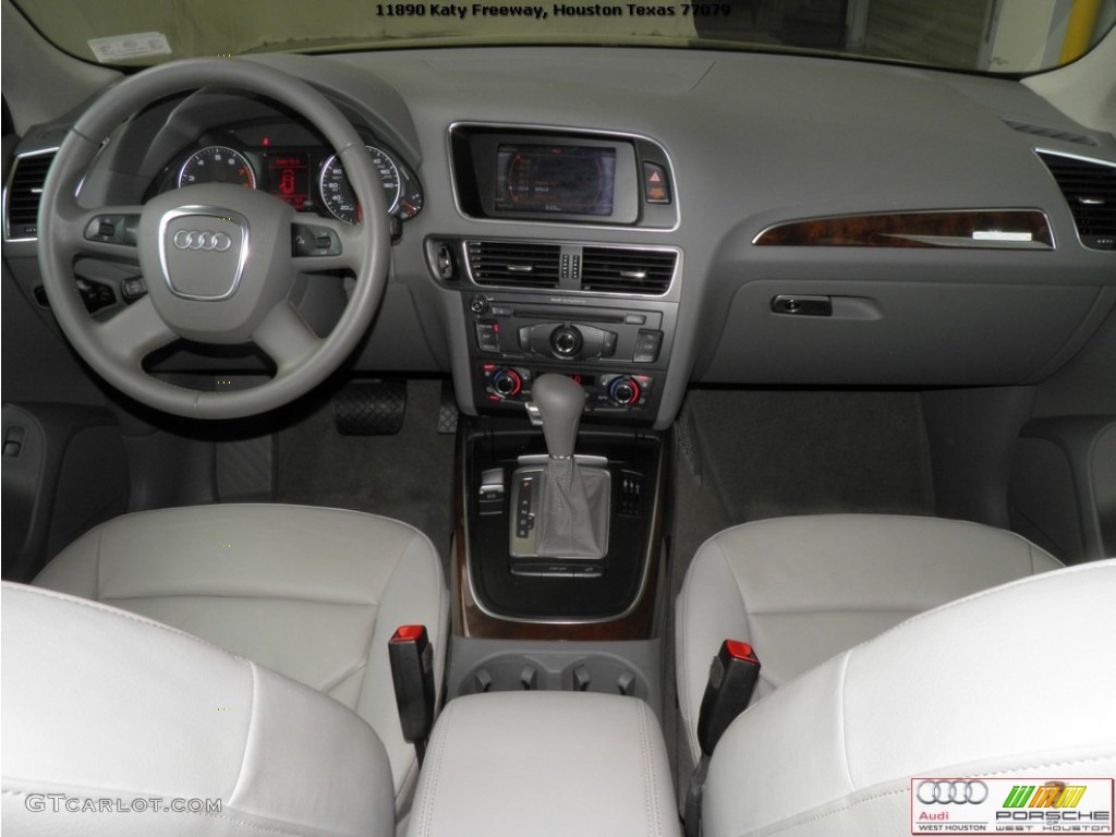 2009 Q5 3.2 Premium Plus quattro - Deep Sea Blue Pearl Effect / Light Gray photo #14