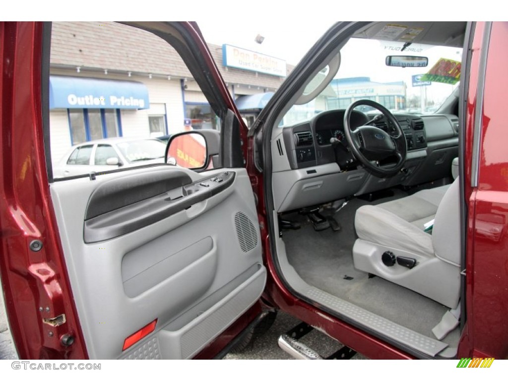 Medium Flint Interior 2005 Ford F250 Super Duty XLT Regular Cab 4x4 Photo #61860501