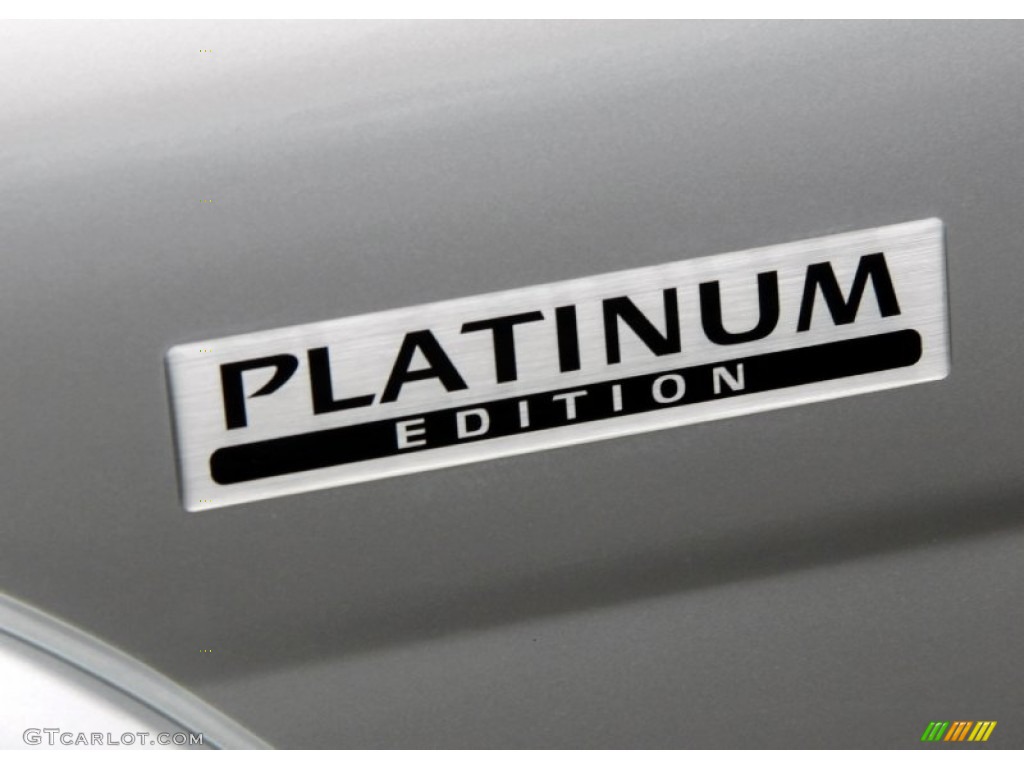 2004 Pathfinder LE Platinum 4x4 - Glacier Pearl / Charcoal photo #6