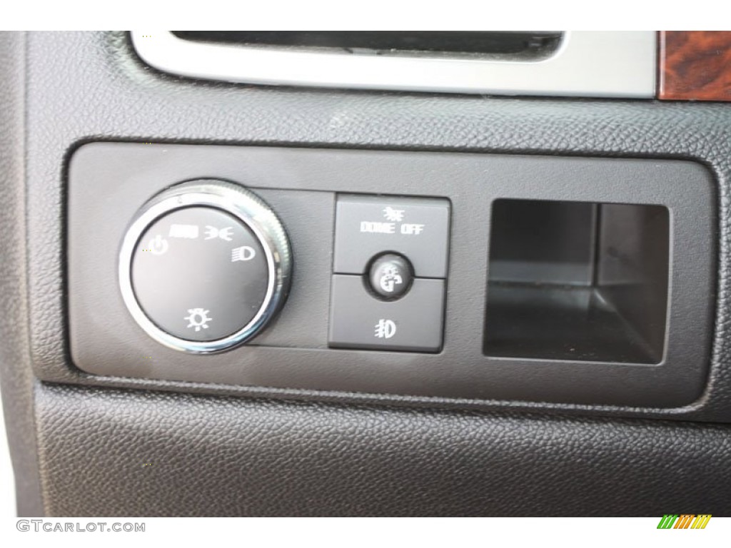 2008 GMC Yukon XL Denali Controls Photo #61861110