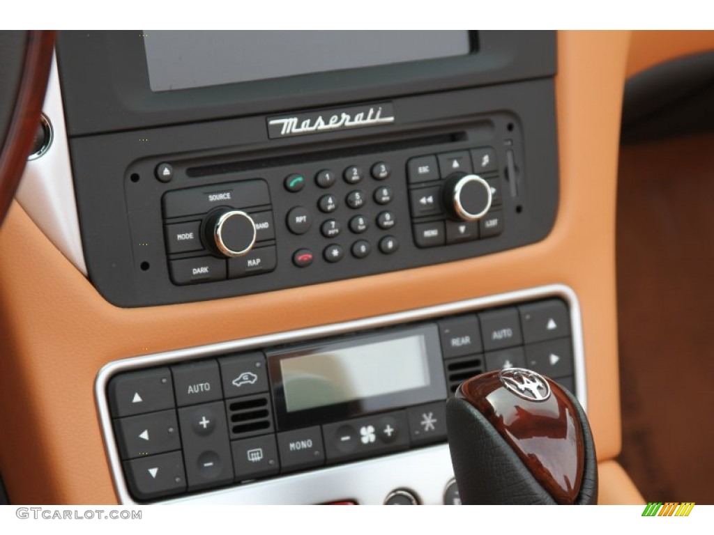 2011 Maserati GranTurismo Convertible GranCabrio Controls Photo #61861758