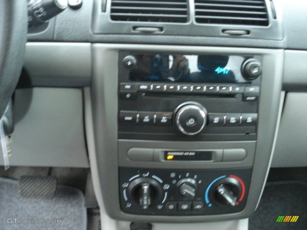 2009 Cobalt LS Sedan - Silver Ice Metallic / Gray photo #17