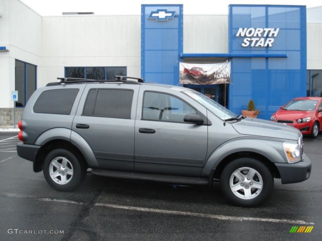 2006 Durango SXT 4x4 - Mineral Gray Metallic / Dark Slate Gray/Light Slate Gray photo #1