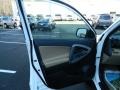 Super White - RAV4 4WD Photo No. 18