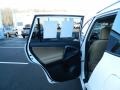 Super White - RAV4 4WD Photo No. 19