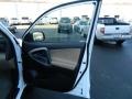 Super White - RAV4 4WD Photo No. 21