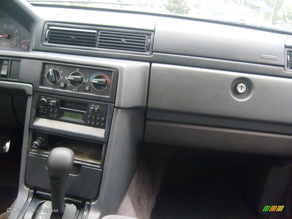 1994 940 Turbo Sedan - Blue Green Metallic / Tan photo #21
