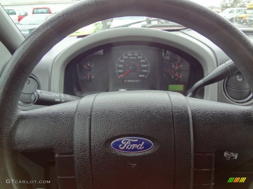 2005 F150 STX SuperCab 4x4 - Bright Red / Medium Flint Grey photo #11