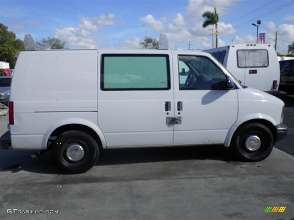 2000 Astro Cargo Van - Ivory White / Medium Gray photo #14