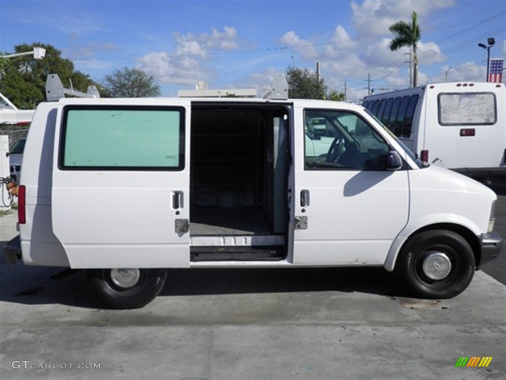 2000 Astro Cargo Van - Ivory White / Medium Gray photo #15
