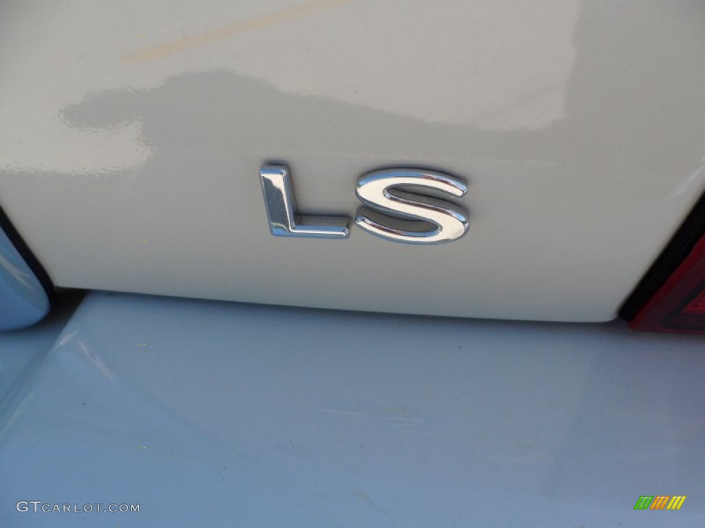 2004 Lincoln LS V6 Marks and Logos Photo #61903122