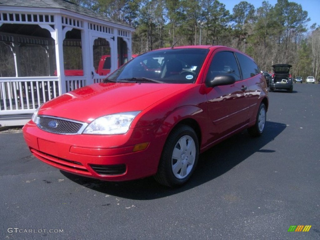 2007 Focus ZX3 SE Coupe - Infra-Red / Charcoal photo #1