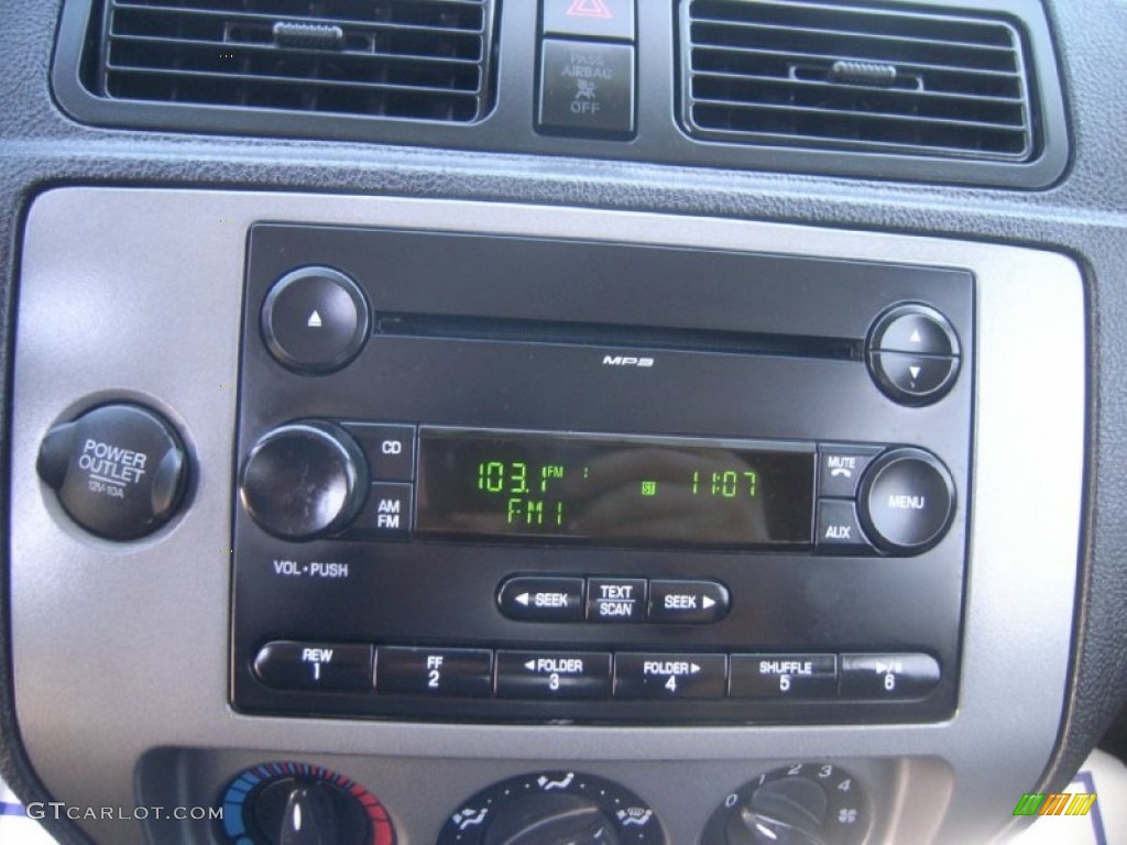 2007 Ford Focus ZX3 SE Coupe Audio System Photo #61910685