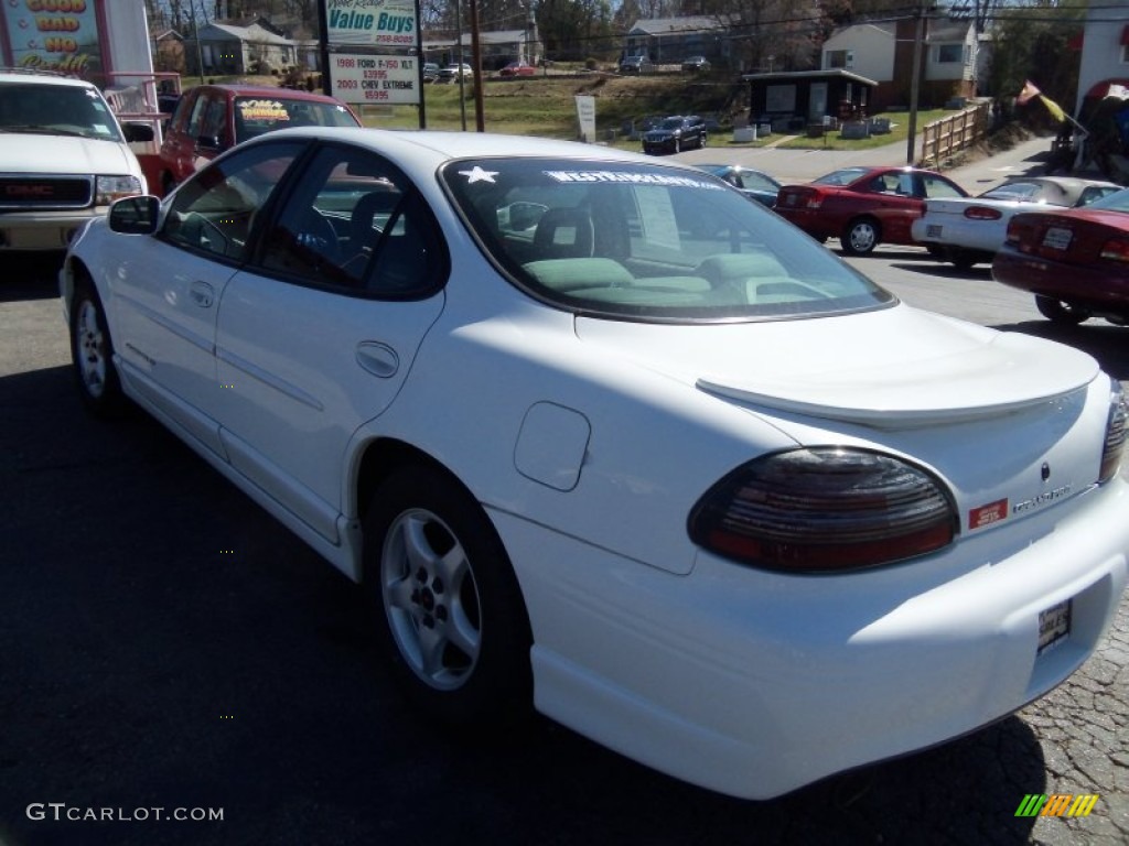1999 Grand Prix GT Sedan - Arctic White / Graphite photo #5
