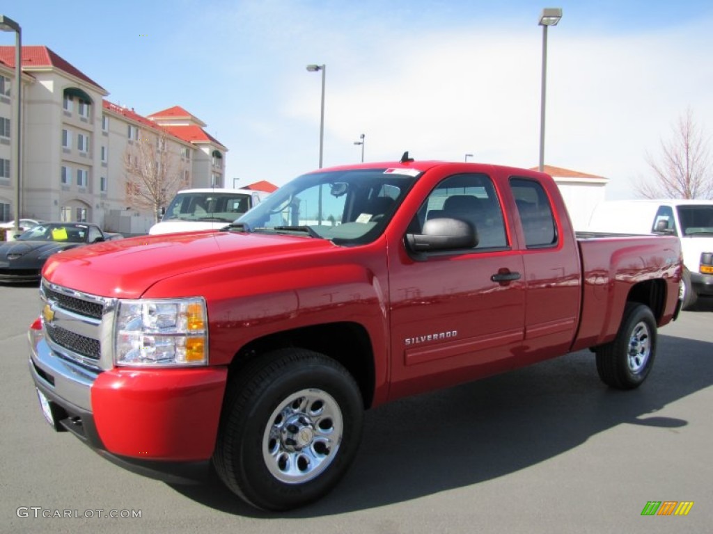 2011 Silverado 1500 LS Extended Cab 4x4 - Victory Red / Ebony photo #3