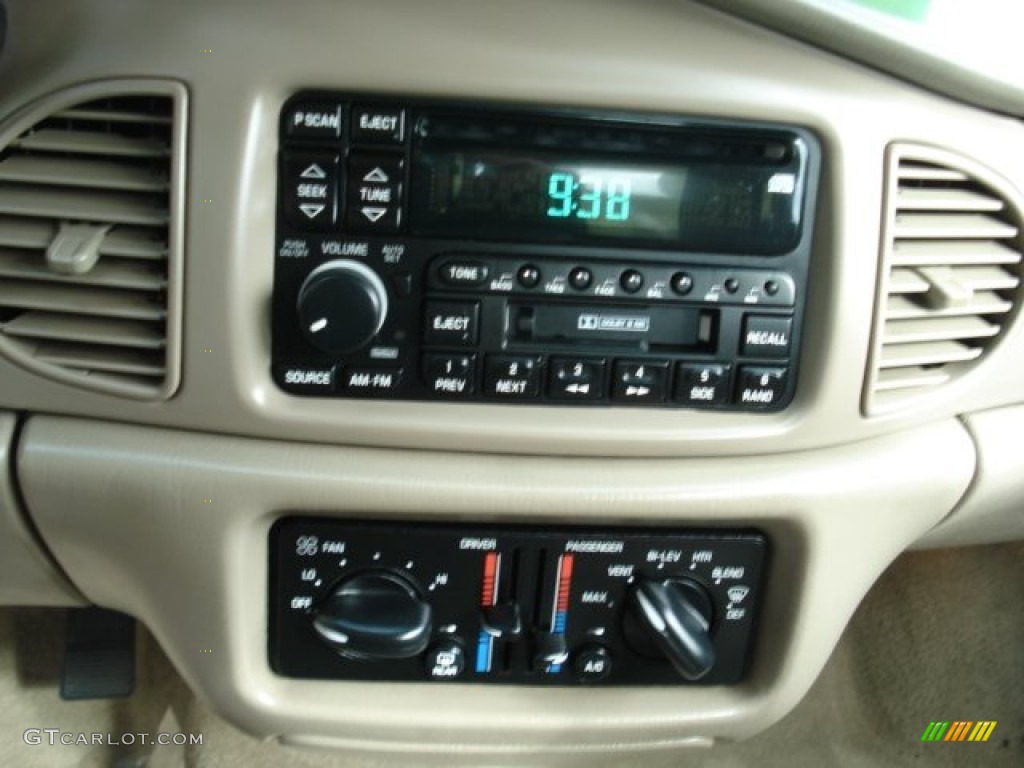 2003 Century Custom - Light Sandrift Metallic / Taupe photo #22