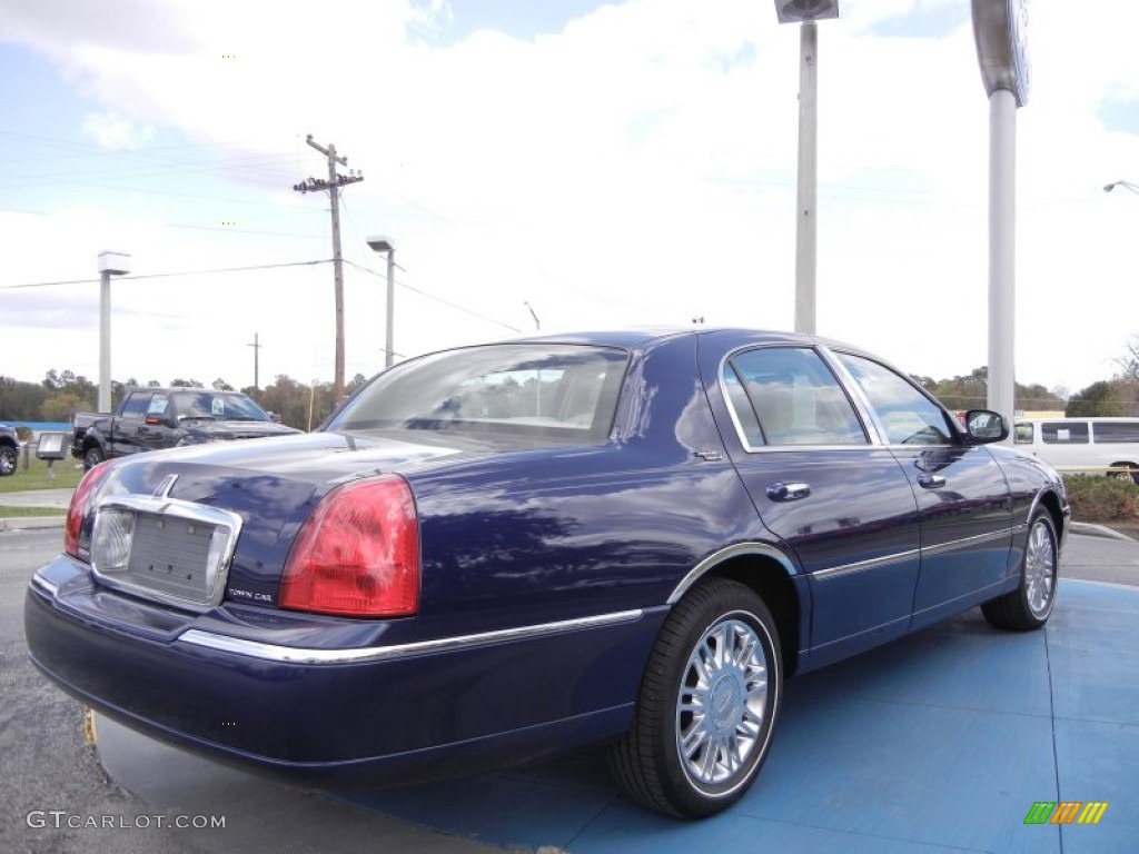 2009 Town Car Signature Limited - Dark Blue Pearl Metallic / Light Camel photo #5