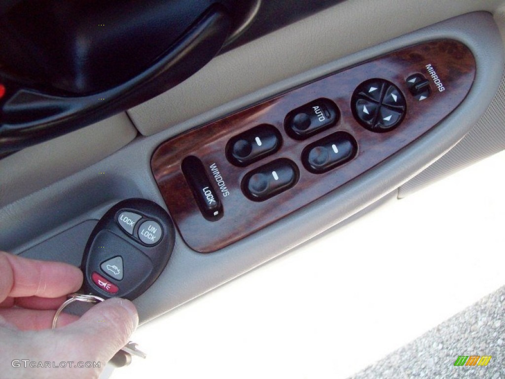 2002 Regal GS - Bordeaux Red Pearl / Medium Gray photo #5