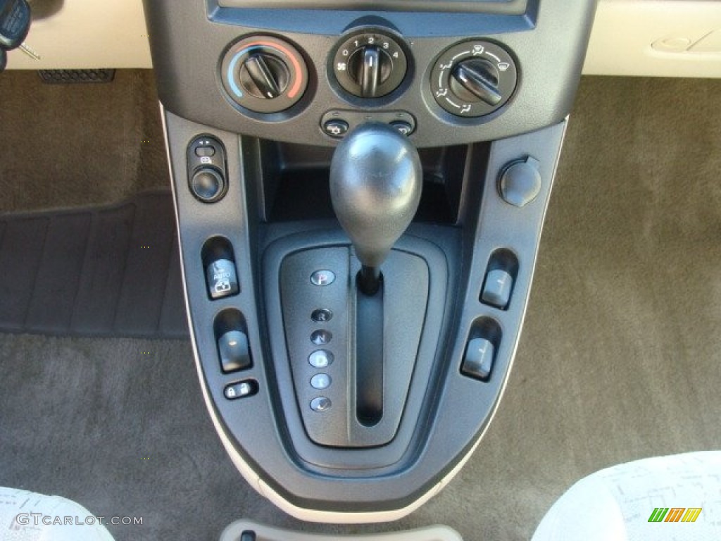 2003 VUE V6 AWD - Orange / Light Tan photo #11