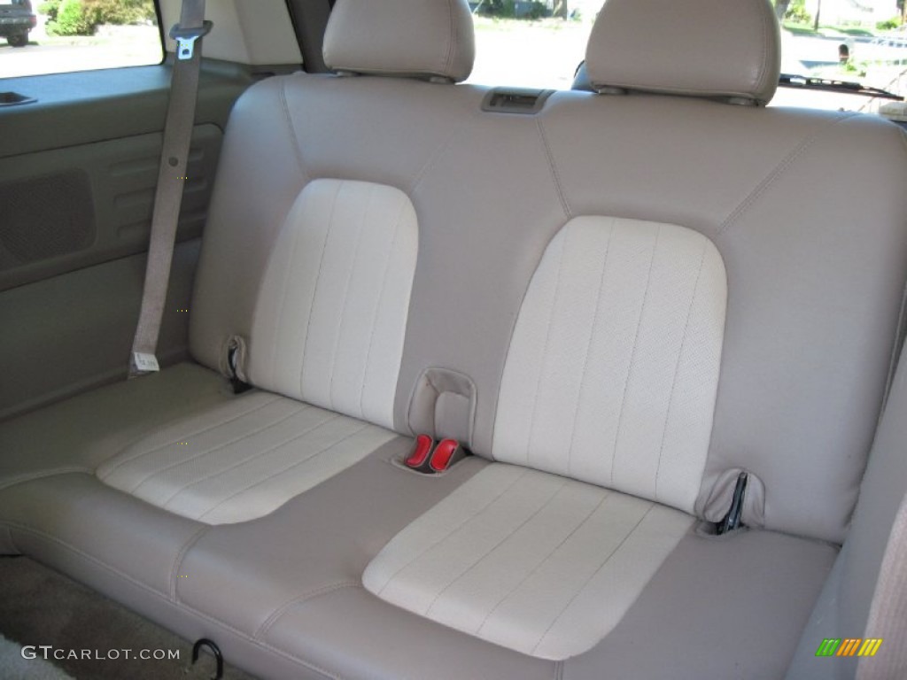 Medium Dark Parchment Interior 2005 Mercury Mountaineer V6 AWD Photo #61921333