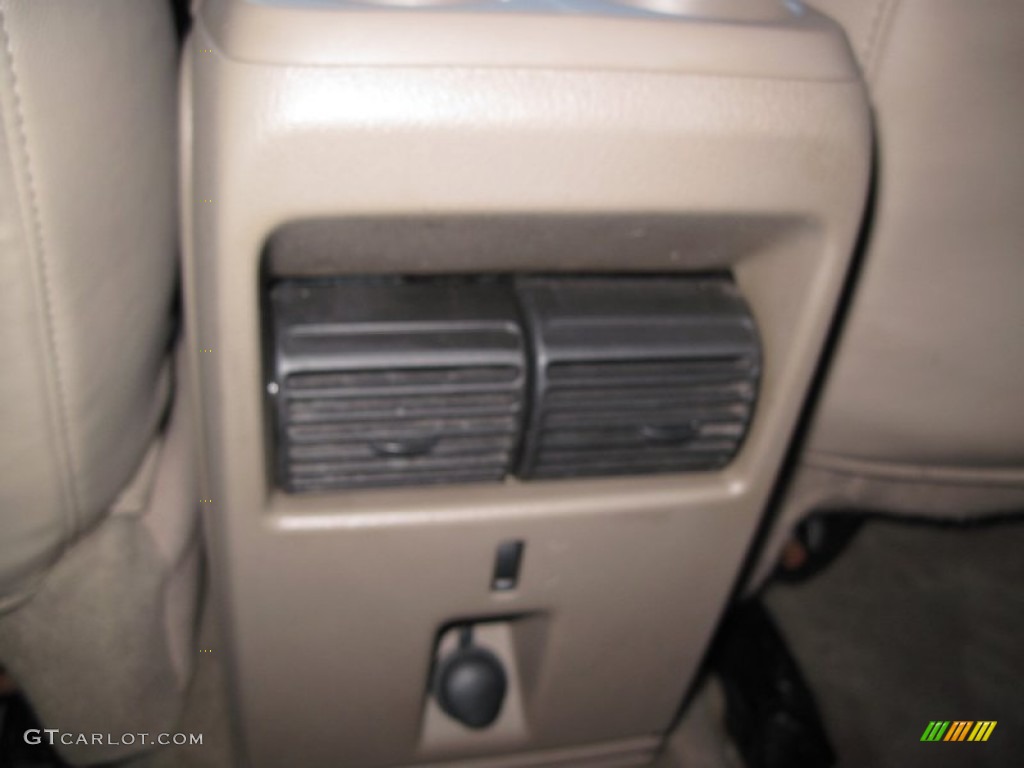 2005 Mountaineer V6 AWD - Ivory Parchment Tri-Coat / Medium Dark Parchment photo #26