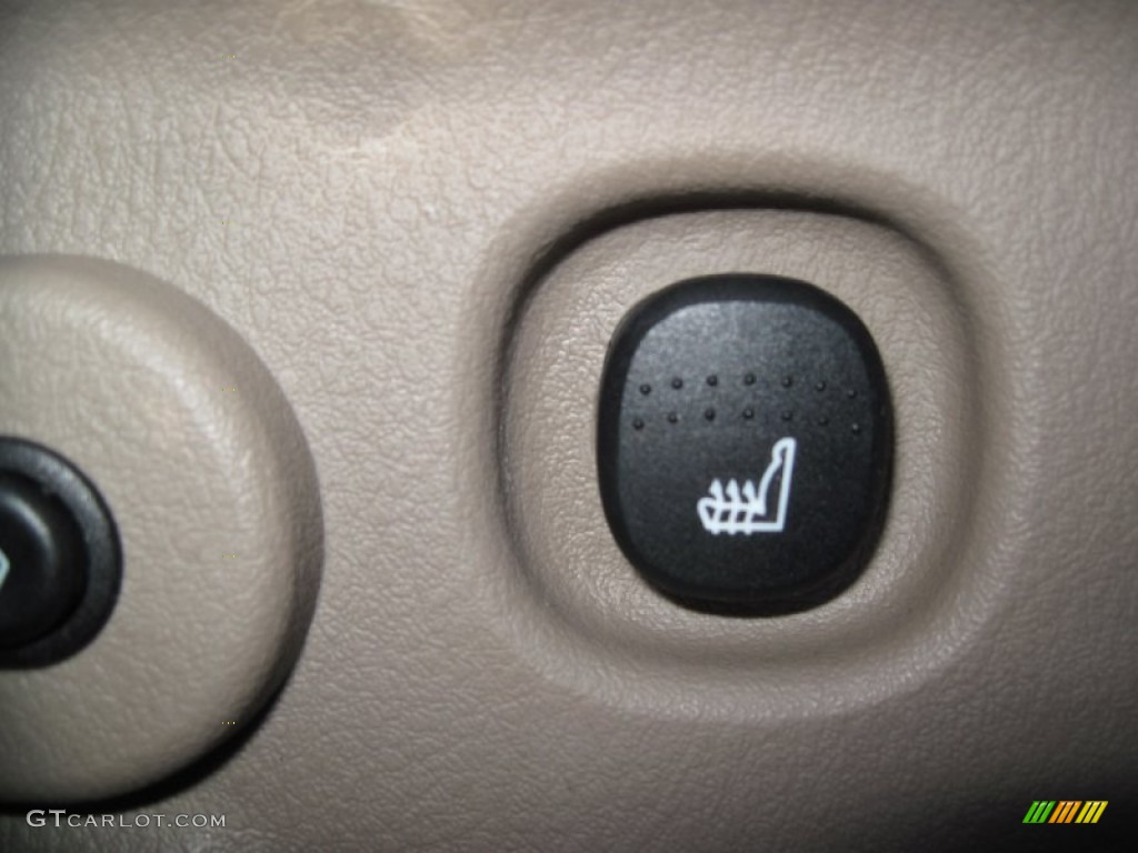 2005 Mountaineer V6 AWD - Ivory Parchment Tri-Coat / Medium Dark Parchment photo #29