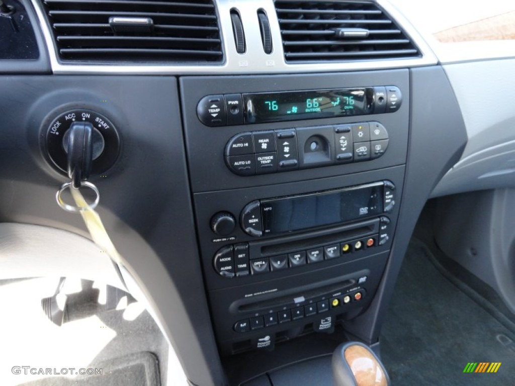2008 Chrysler Pacifica Limited AWD Controls Photo #61921708