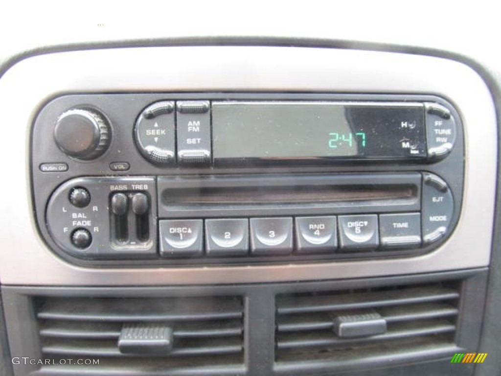 2002 Jeep Grand Cherokee Laredo 4x4 Audio System Photos
