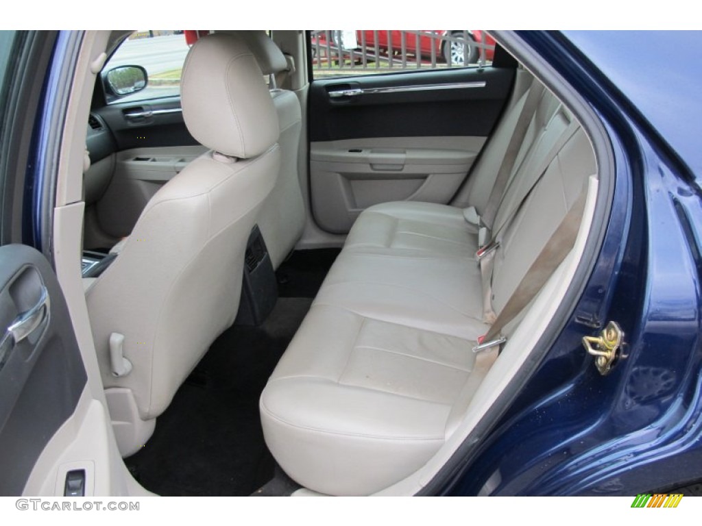 2006 Chrysler 300 Touring Rear Seat Photo #61930552