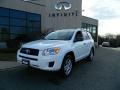 Super White - RAV4 4WD Photo No. 1