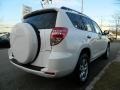 Super White - RAV4 4WD Photo No. 5