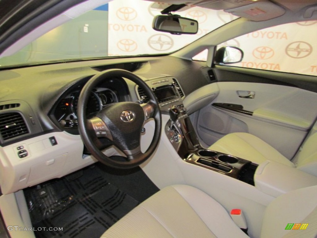 2010 Venza I4 - Magnetic Gray Metallic / Gray photo #13