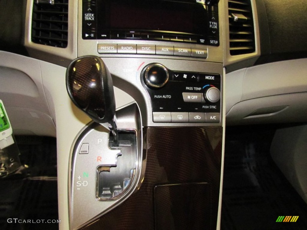 2010 Venza I4 - Magnetic Gray Metallic / Gray photo #17