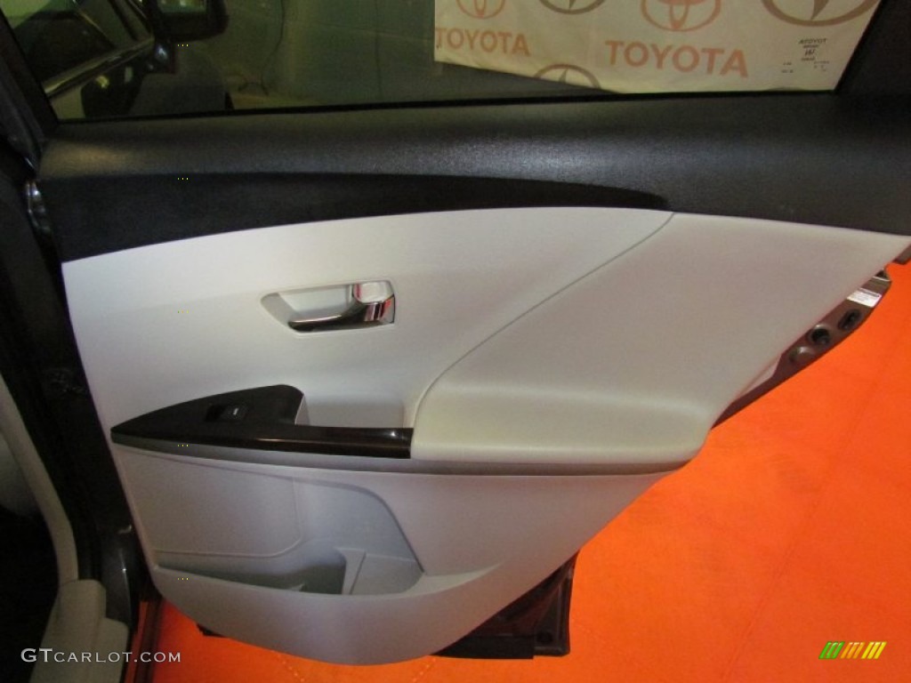 2010 Venza I4 - Magnetic Gray Metallic / Gray photo #21