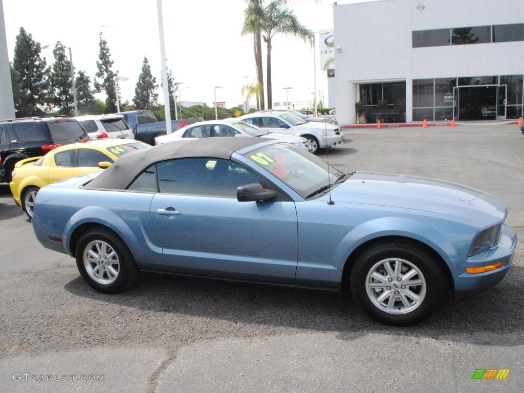 2007 Mustang V6 Deluxe Convertible - Windveil Blue Metallic / Light Graphite photo #3