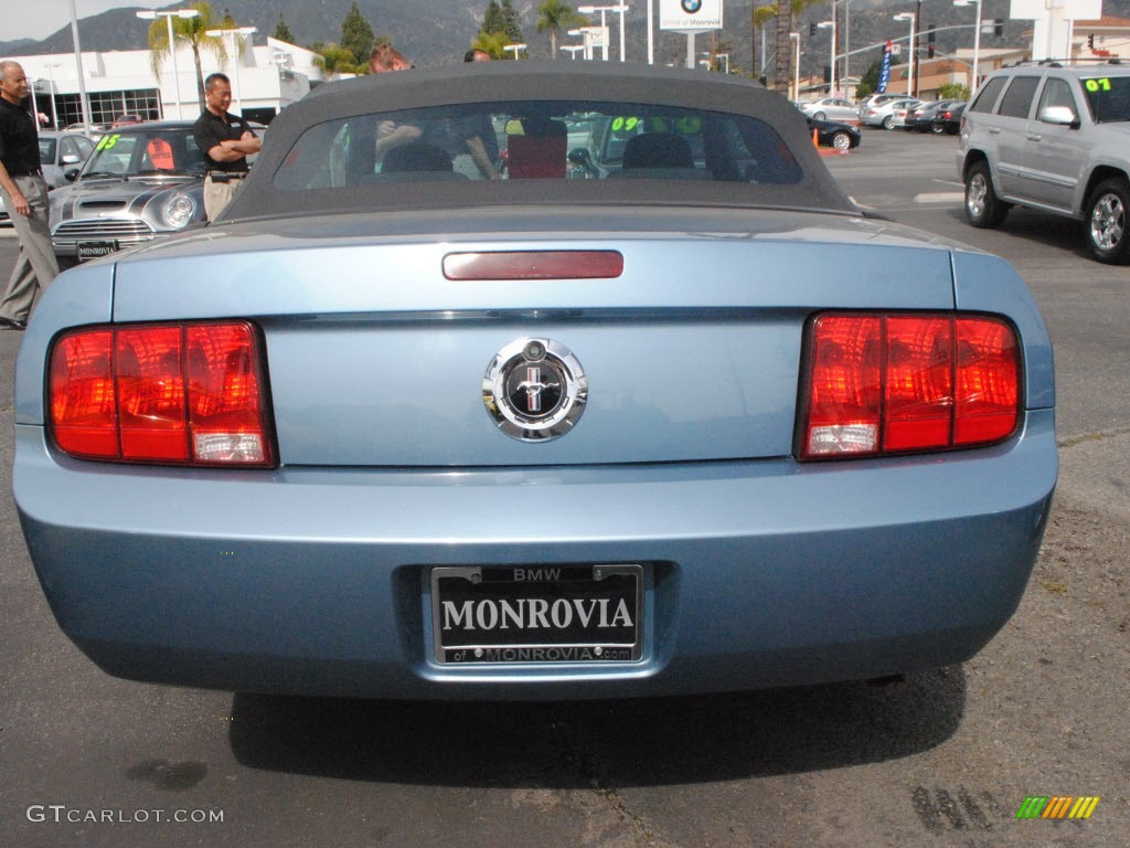 2007 Mustang V6 Deluxe Convertible - Windveil Blue Metallic / Light Graphite photo #5