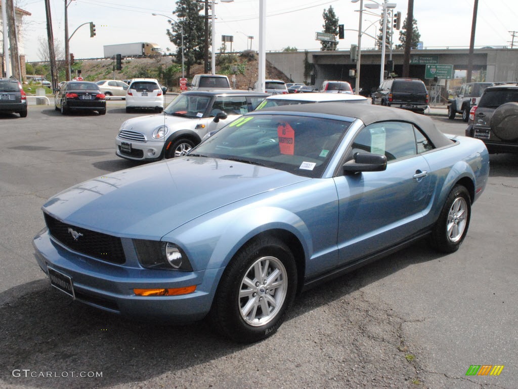 2007 Mustang V6 Deluxe Convertible - Windveil Blue Metallic / Light Graphite photo #22